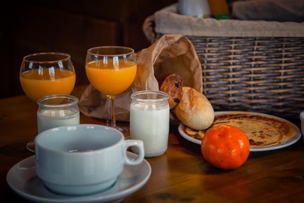 Hotel & Spa Chai De La Paleine Le Puy-Notre-Dame Exteriör bild